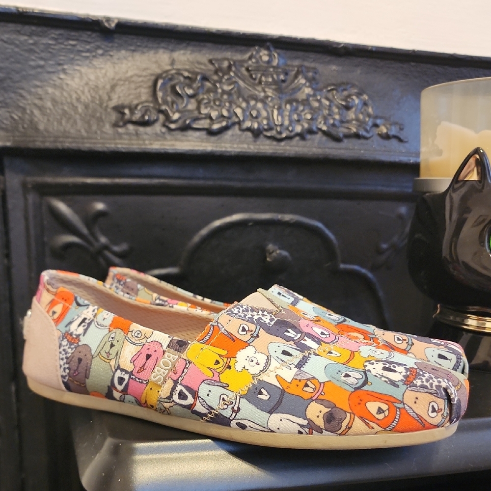 Skechers BOBS Multicolor Dog Print Slip-Ons Shoes, size 6